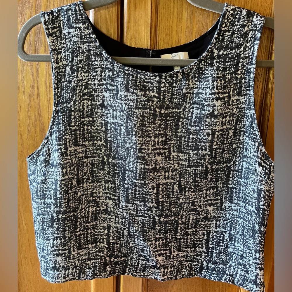 Joie Black and White Boxy sleeveless cotton poly top.